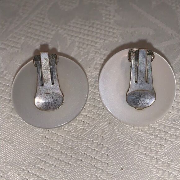 Vintage black, pearl & rhinestone clip earrings - Picture 3 of 4